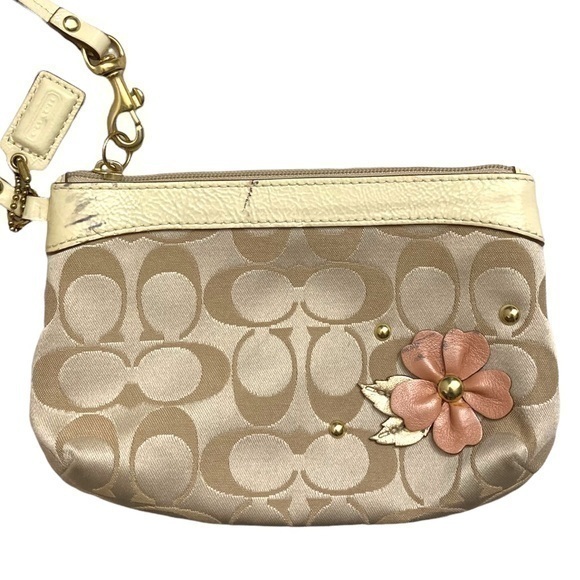 Coach Signature C Floral 3d Wristlet Bag